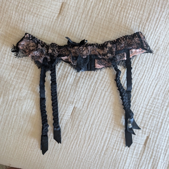 Agent Provocateur Francoise Bra And Garter Belt Set - Picture 11 of 12